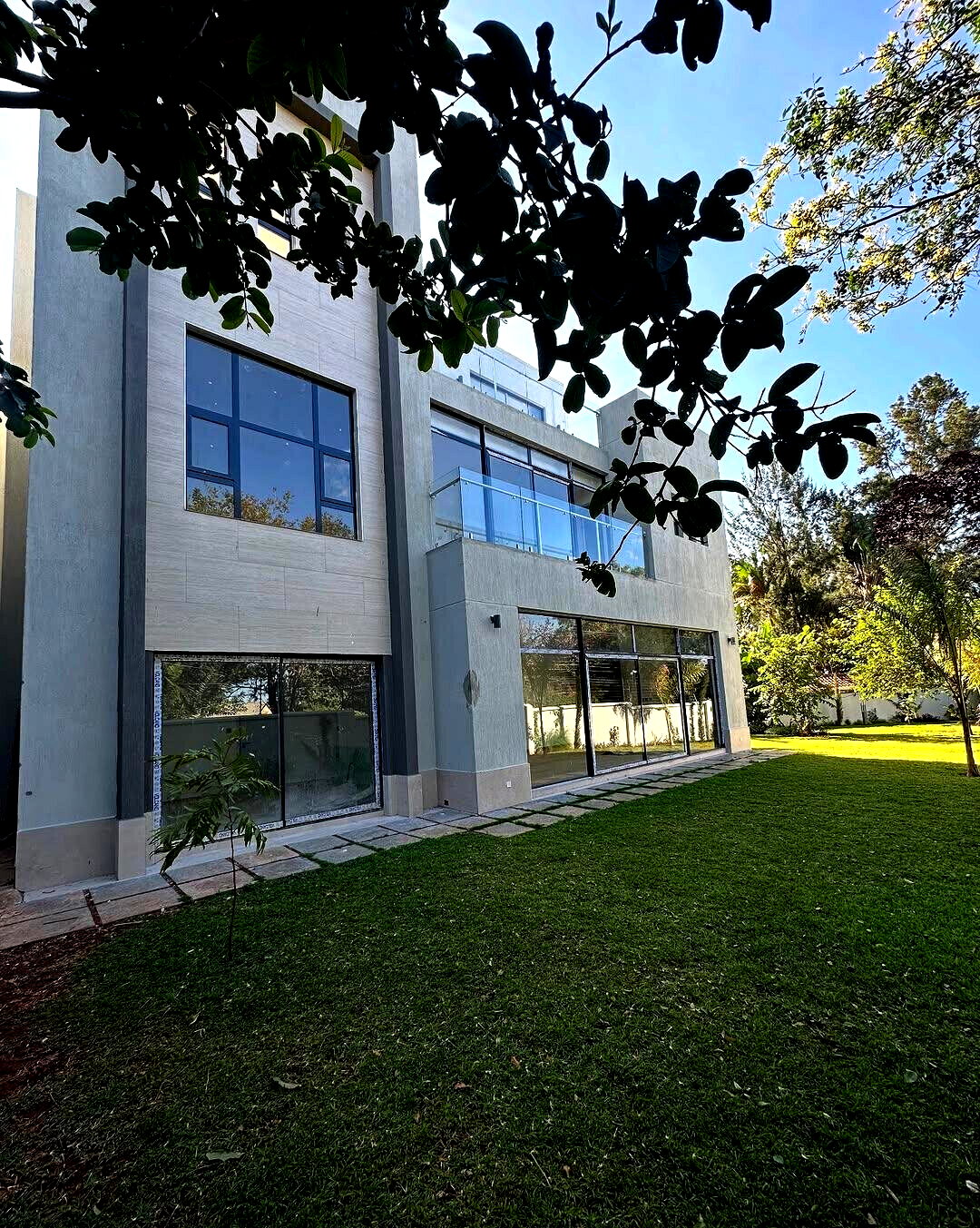 5-Ensuite Townhouse with DSQ & Private Garden - Lavington