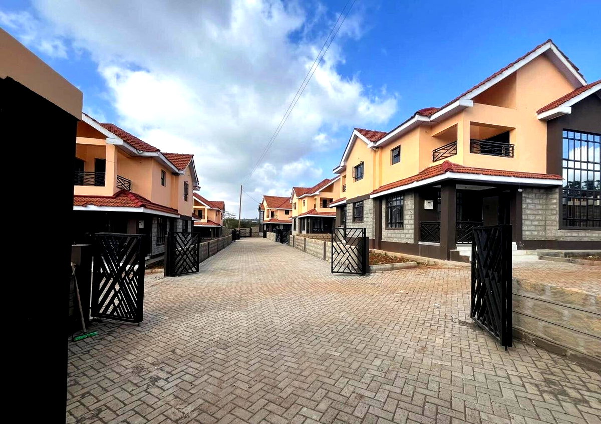 4BR All-Ensuite Townhouse in Secure Gated Community - Rimpa