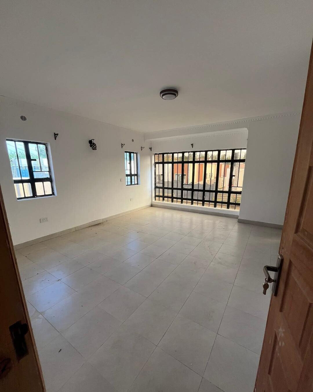 4BR All-Ensuite Townhouse in Secure Gated Community - Rimpa