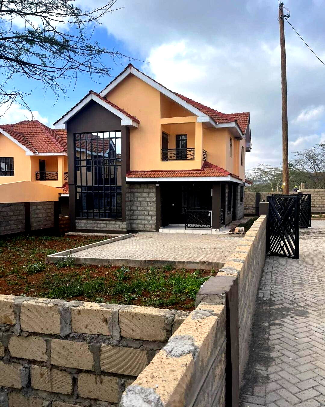 4BR All-Ensuite Townhouse in Secure Gated Community - Rimpa