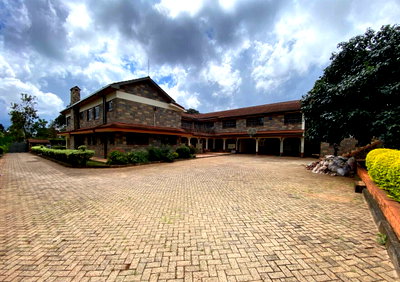 Nyari's 0.16 Acre Garden Haven
