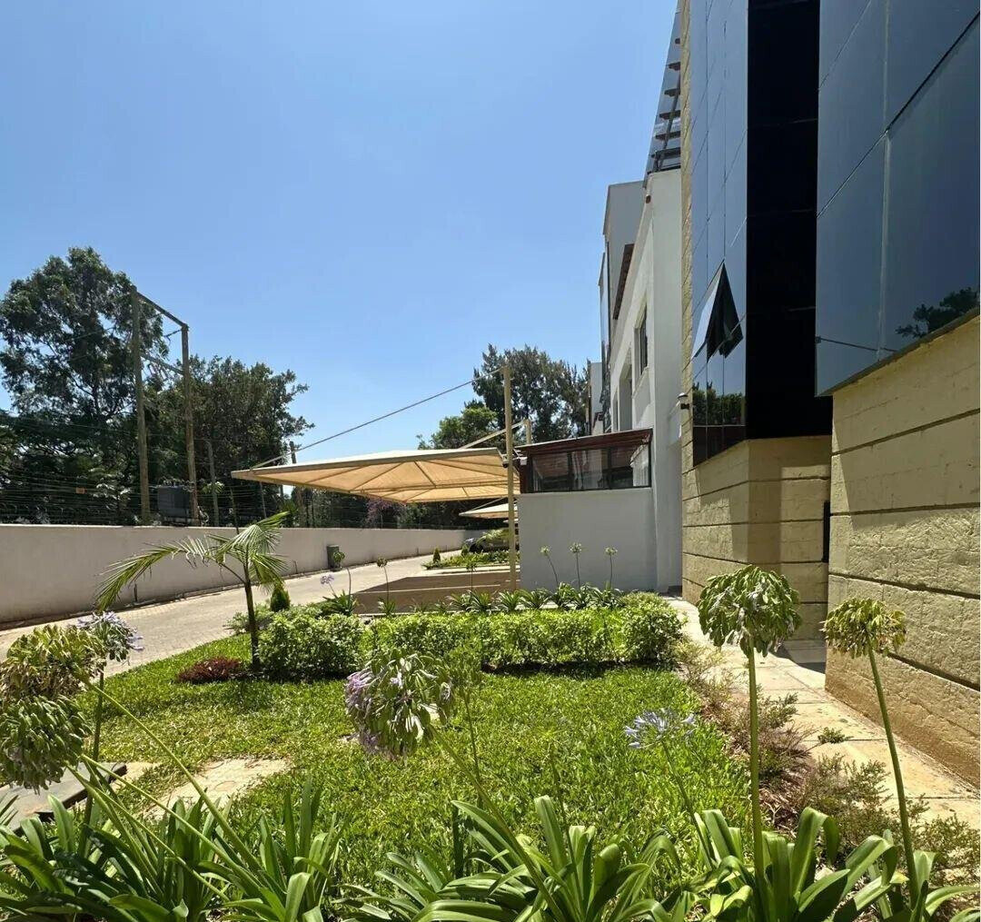 4-Ensuite Villa with DSQ & Rooftop Terrace - Lavington