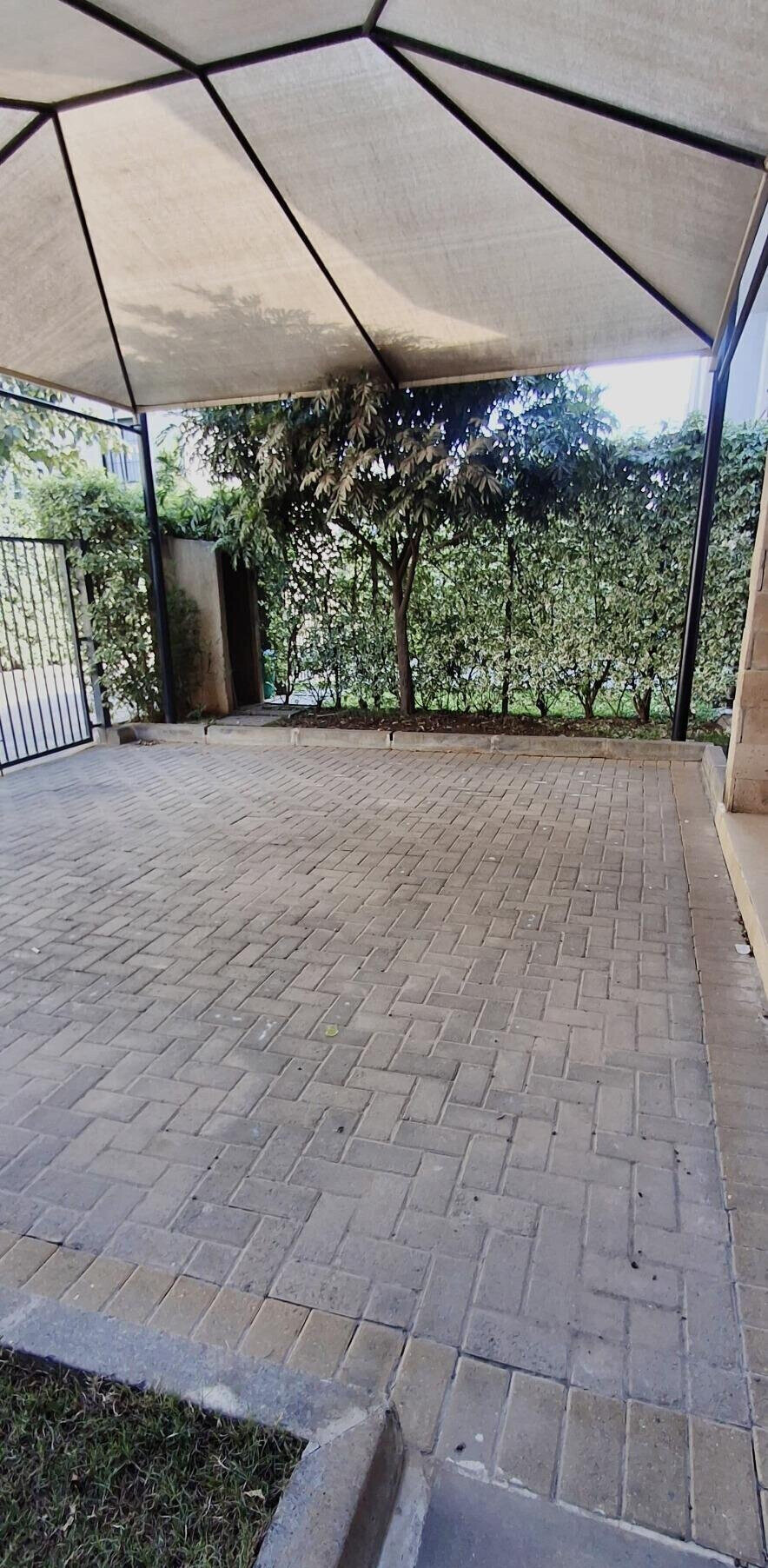 4BR Townhouse with DSQ & Pool Access - Syokimau