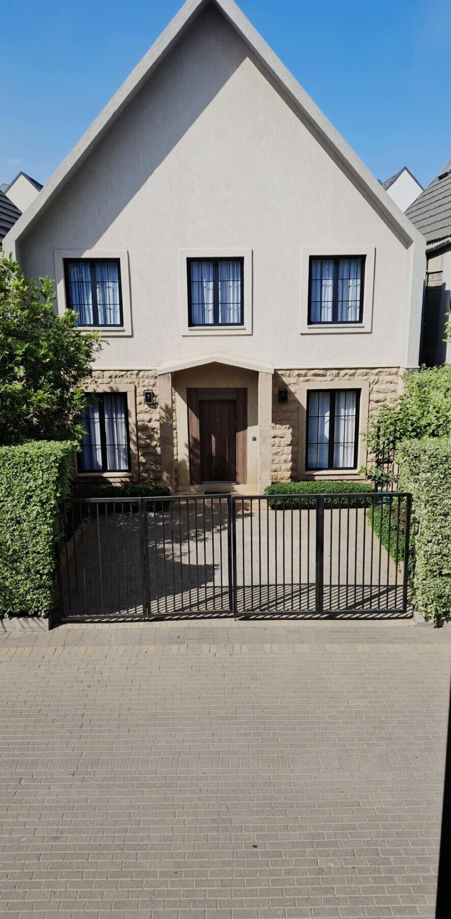 4BR Townhouse with DSQ & Pool Access - Syokimau