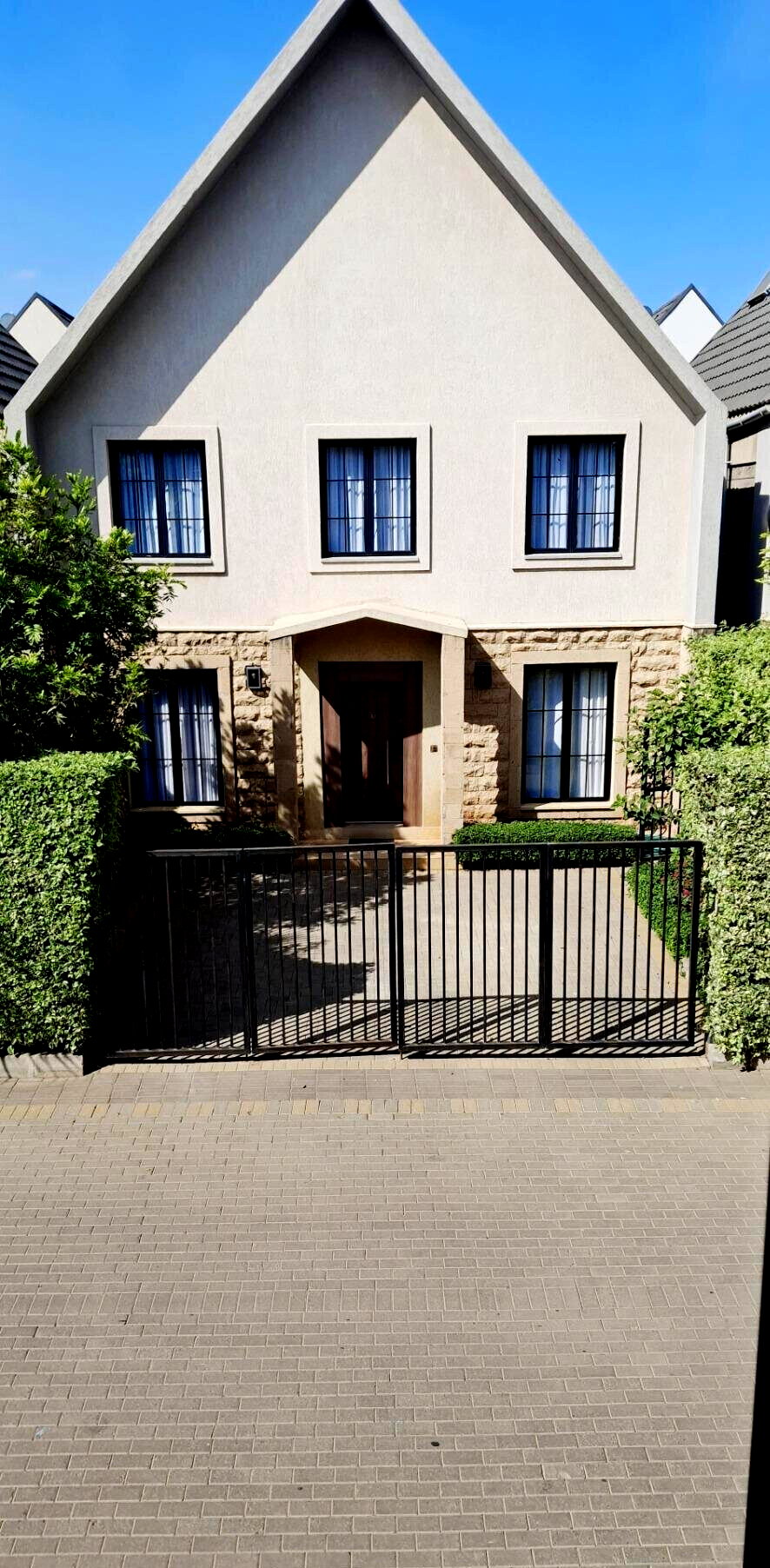 4BR Townhouse with DSQ & Pool Access - Syokimau