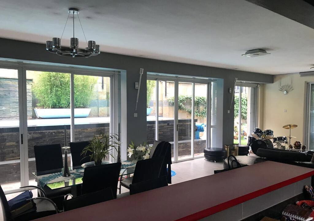 5-Ensuite Villa with Private Heated Pool & Rooftop Bar - Lavington