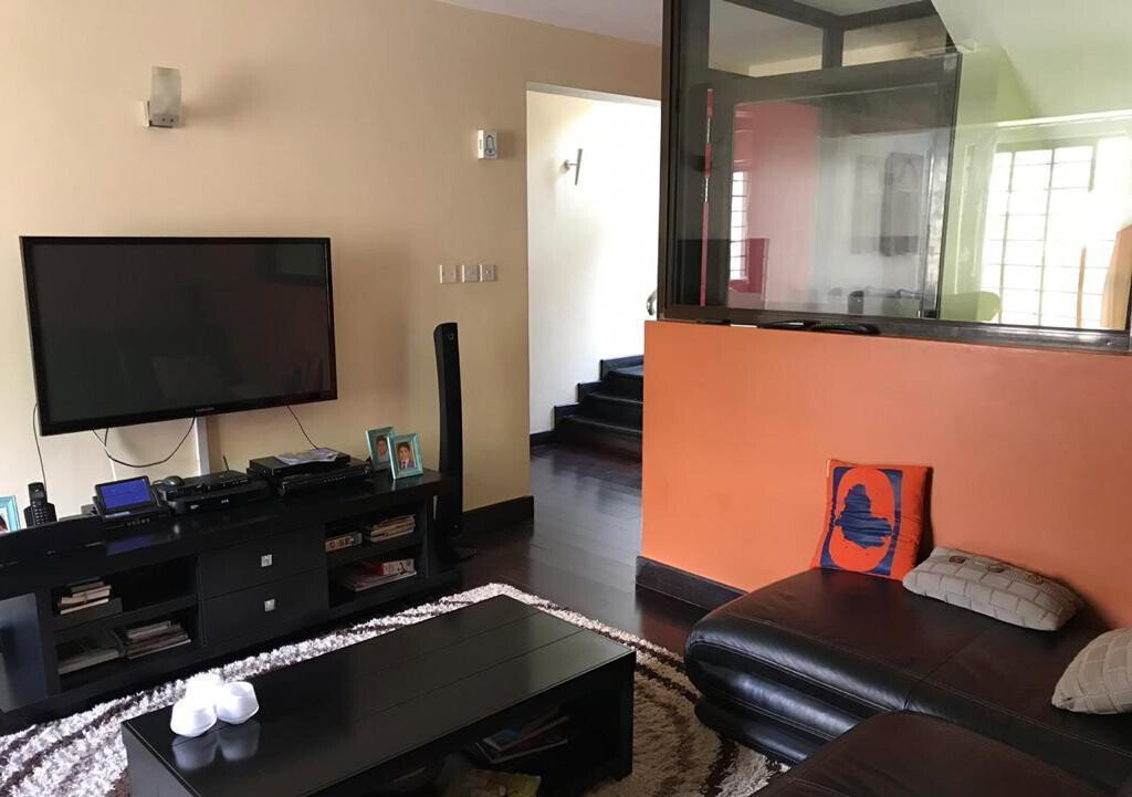 5-Ensuite Villa with Private Heated Pool & Rooftop Bar - Lavington