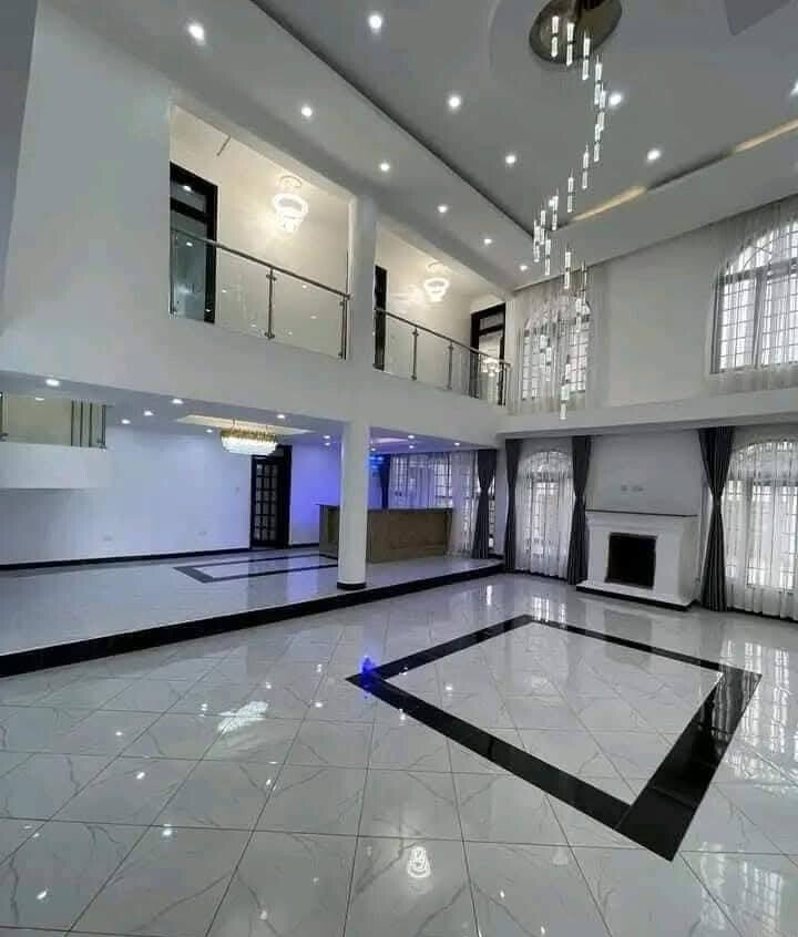 7-Ensuite Whitehouse Villa with Gym & Boardroom – Karen