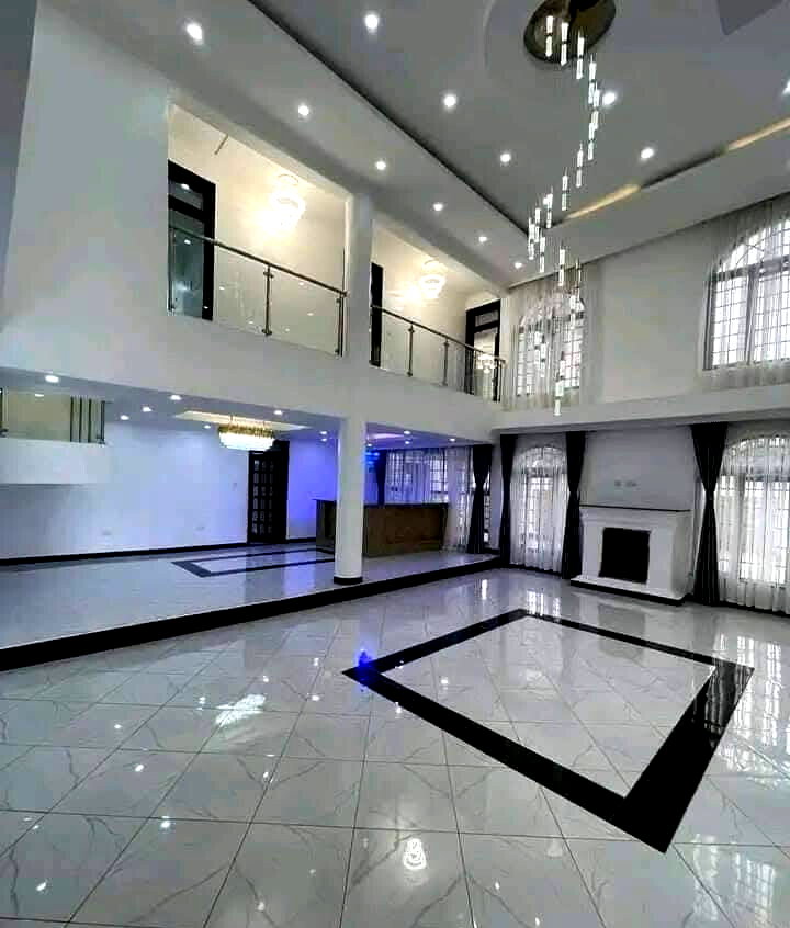 7-Ensuite Whitehouse Villa with Gym & Boardroom – Karen