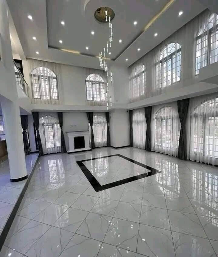 7-Ensuite Whitehouse Villa with Gym & Boardroom – Karen