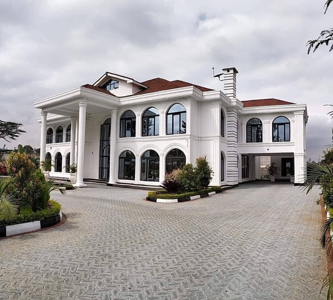 7-Ensuite Whitehouse Villa with Gym & Boardroom – Karen