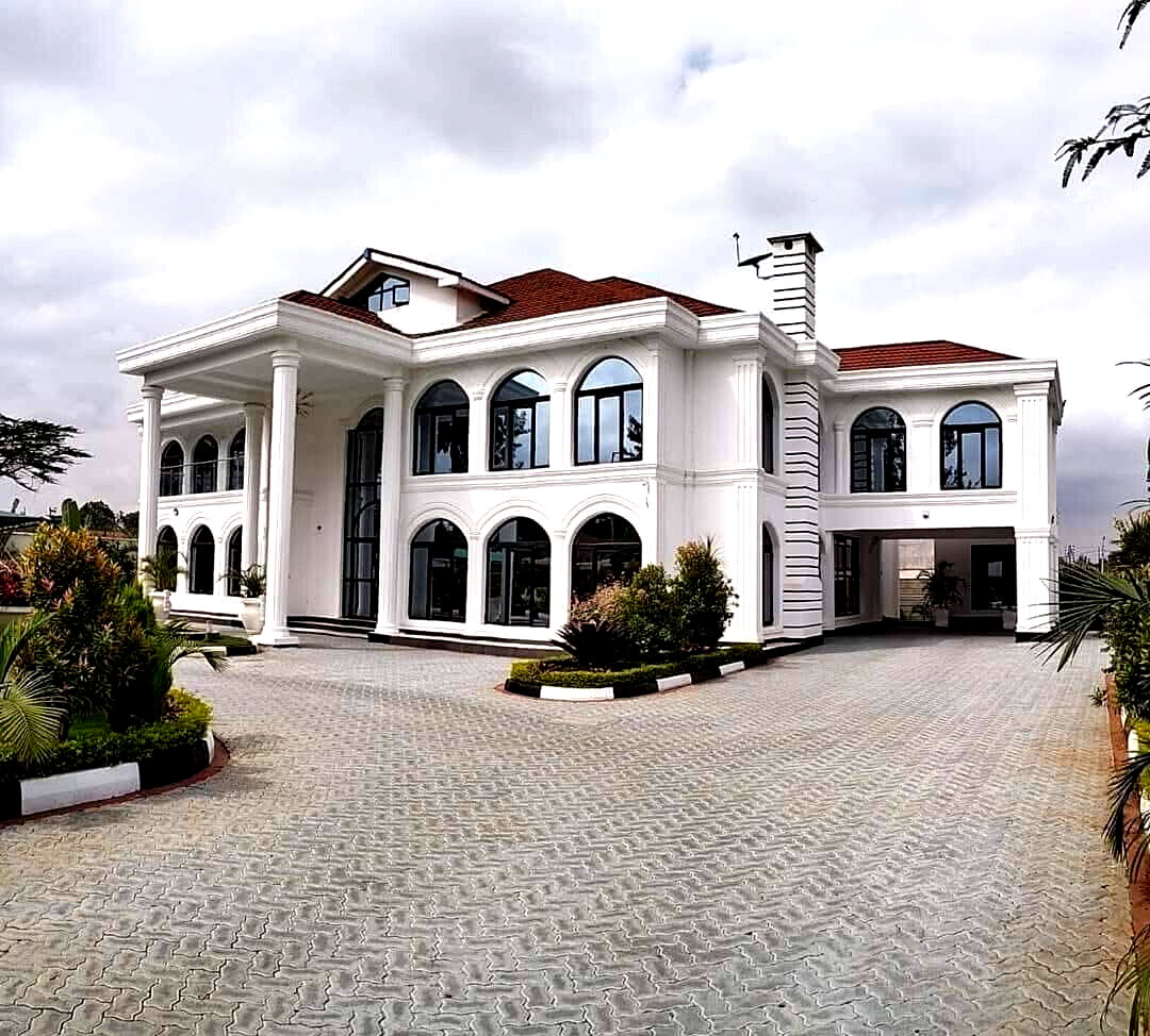 7-Ensuite Whitehouse Villa with Gym & Boardroom – Karen