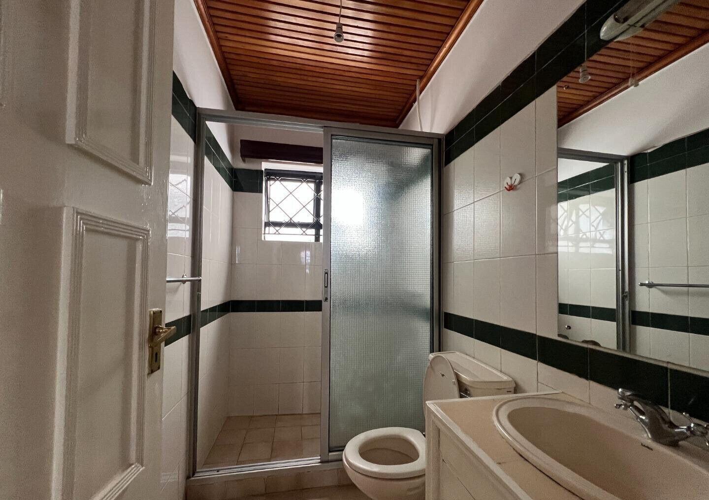 4-Bed Townhouse with DSQ in Private 8-Unit Compound - Brookside
