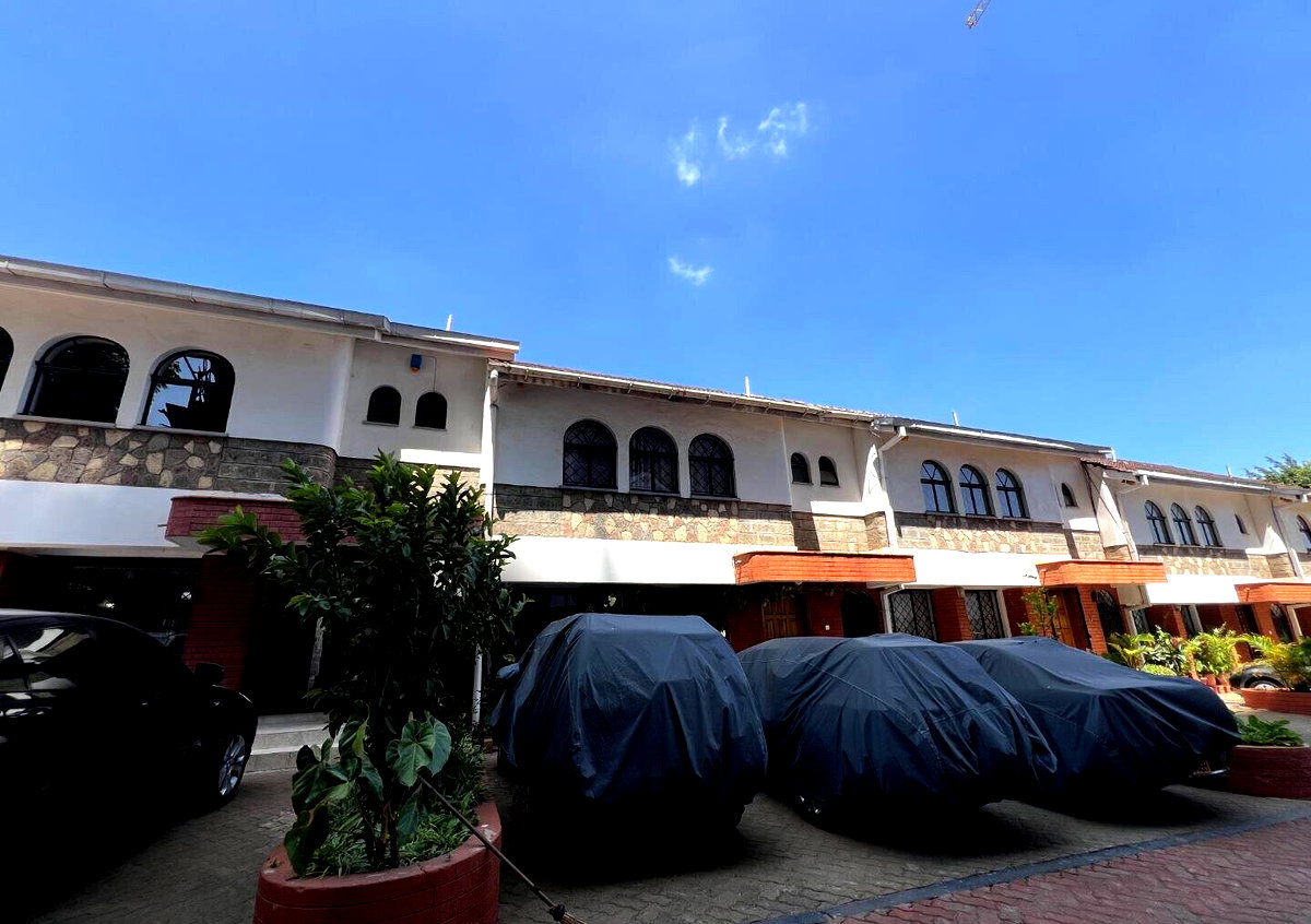 4-Bed Townhouse with DSQ in Private 8-Unit Compound - Brookside