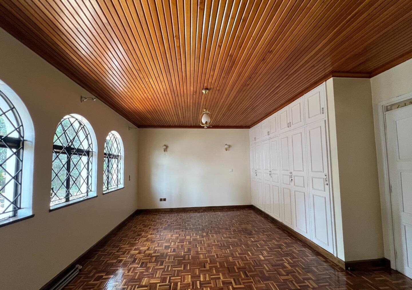 4-Bed Townhouse with DSQ in Private 8-Unit Compound - Brookside