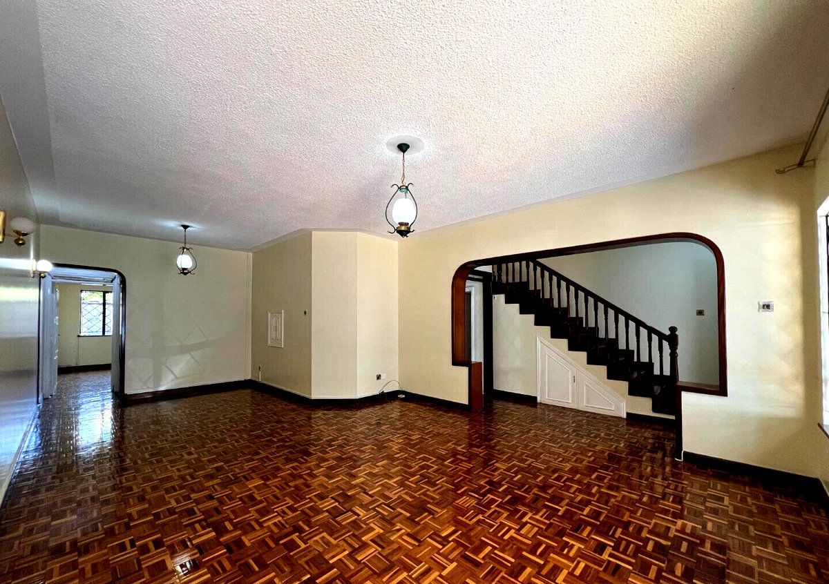 4-Bed Townhouse with DSQ in Private 8-Unit Compound - Brookside