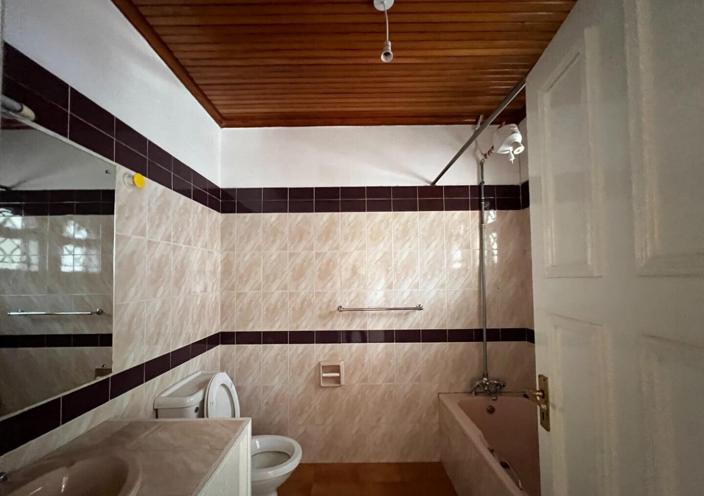 4-Bed Townhouse with DSQ in Private 8-Unit Compound - Brookside