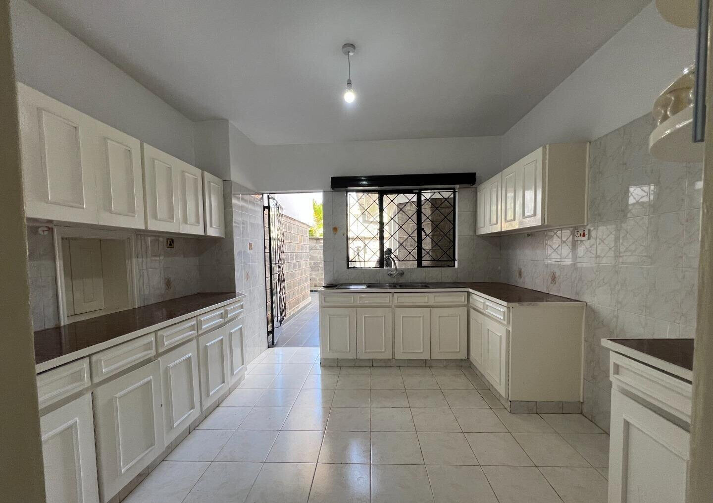 4-Bed Townhouse with DSQ in Private 8-Unit Compound - Brookside