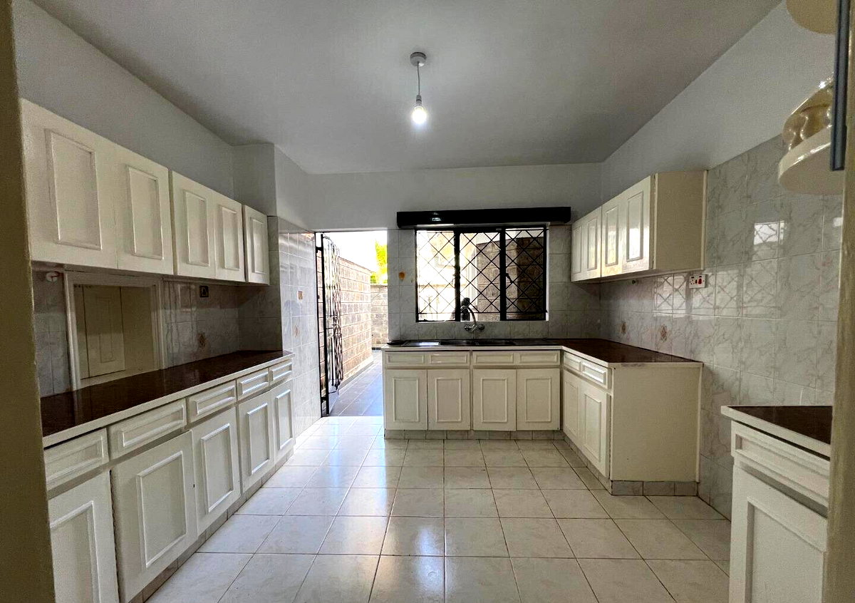 4-Bed Townhouse with DSQ in Private 8-Unit Compound - Brookside