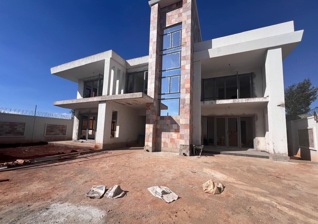 90% Complete 5BR All-Ensuite Villa with Rooftop Terrace - Runda