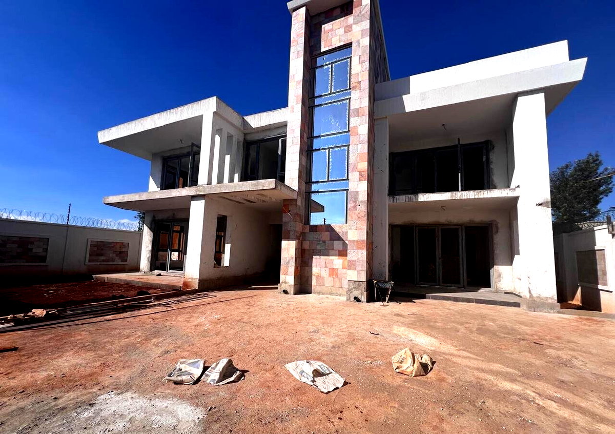 90% Complete 5BR All-Ensuite Villa with Rooftop Terrace - Runda