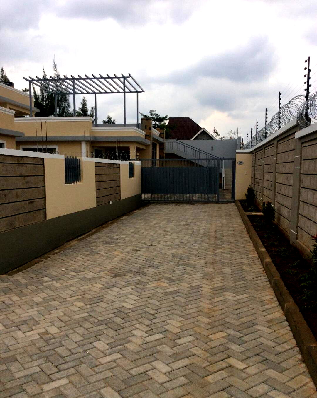 3BR All-Ensuite Townhouse with DSQ & Rooftop Terrace - Ruiru