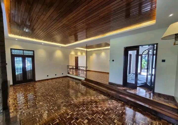 1-Acre Mansion with Garden