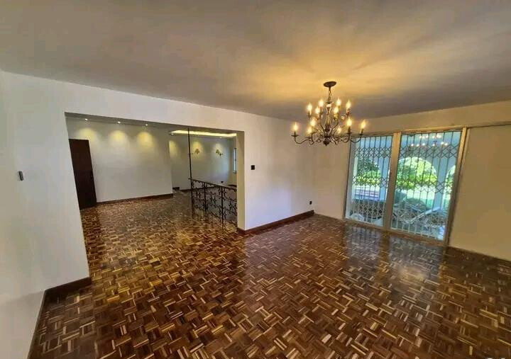 1-Acre Mansion with Garden