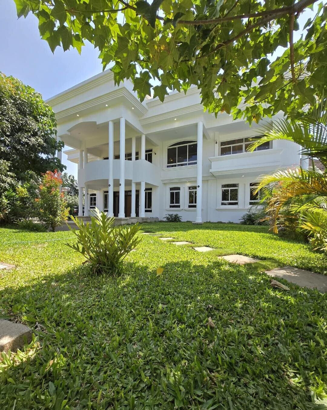 5BR All-Ensuite Home with Rooftop Offices & Pool - Runda Evergreen