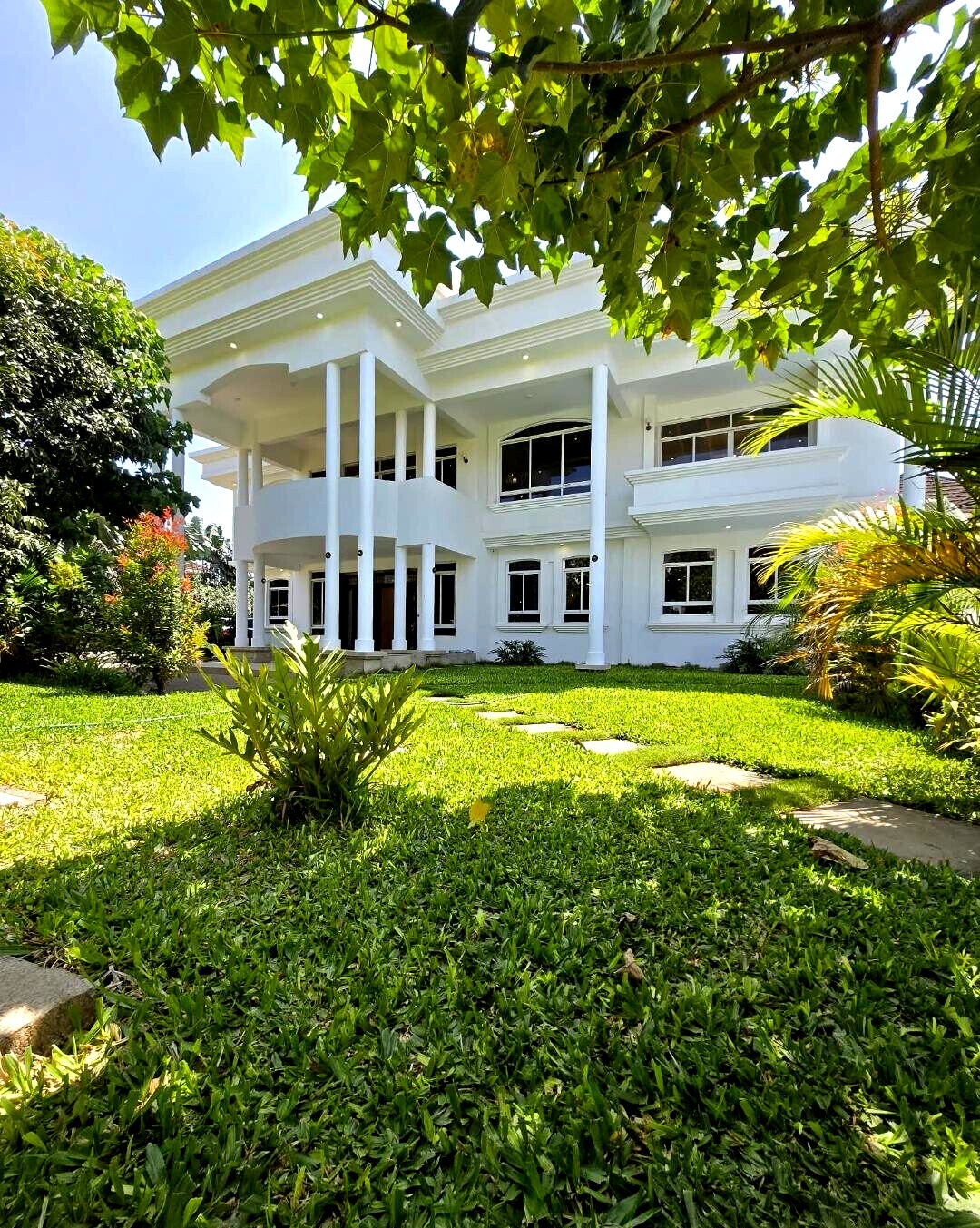 5BR All-Ensuite Home with Rooftop Offices & Pool - Runda Evergreen