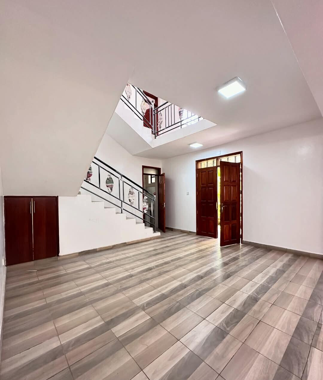 5-Ensuite Villa with DSQ & Rental Income - Kyuna Estate