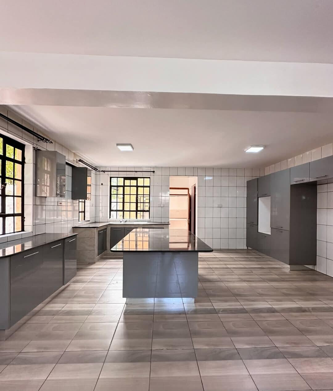 5-Ensuite Villa with DSQ & Rental Income - Kyuna Estate