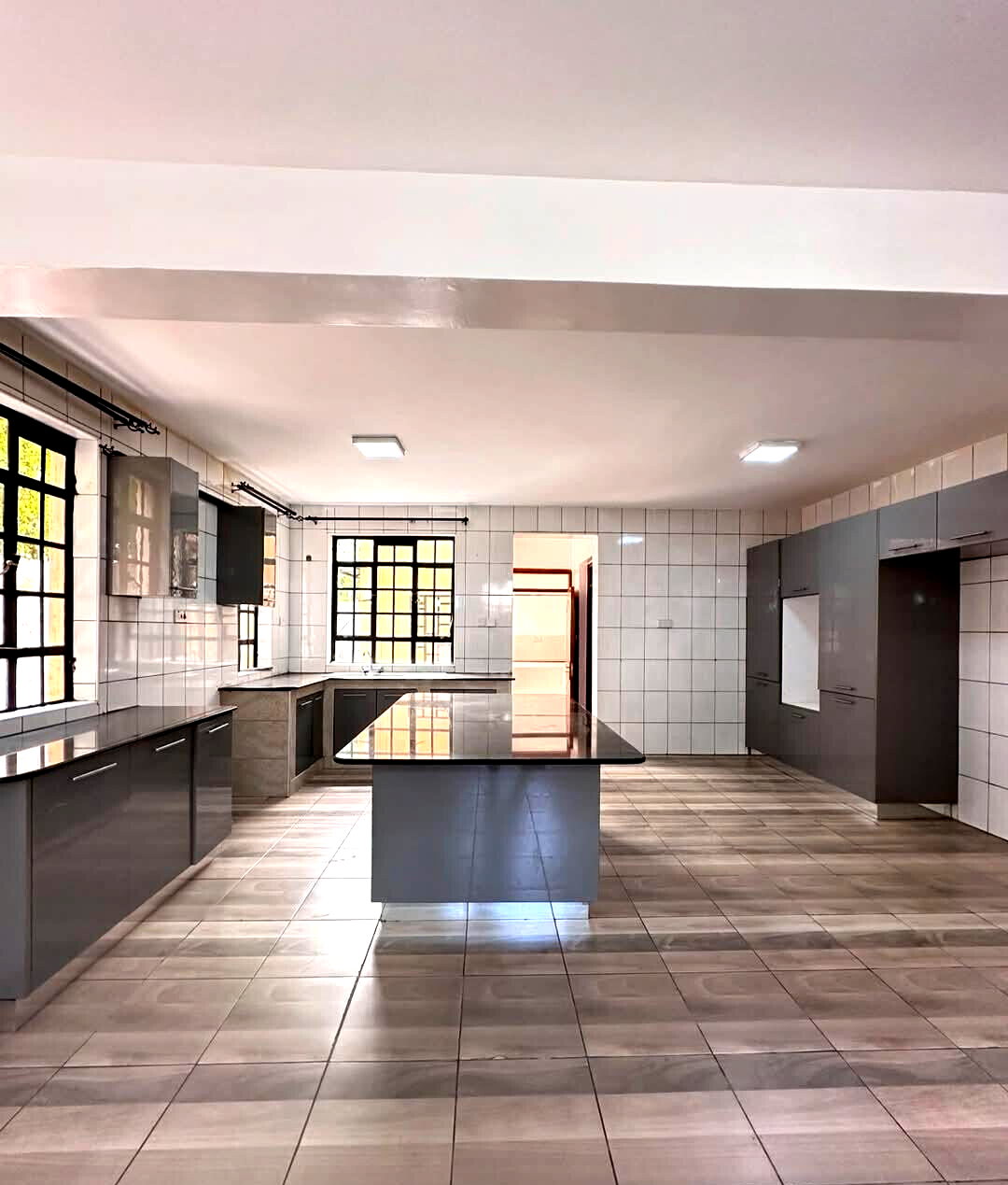 5-Ensuite Villa with DSQ & Rental Income - Kyuna Estate