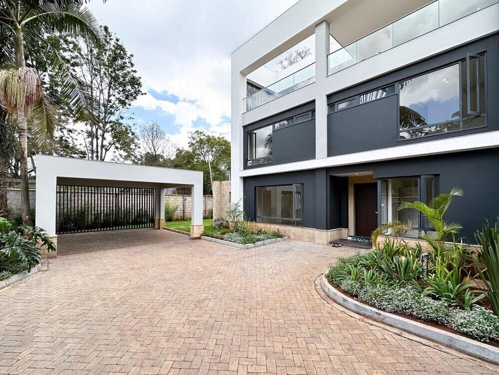 6-Bedroom Villa with Private Garden & Solar - Kyuna, Nairobi