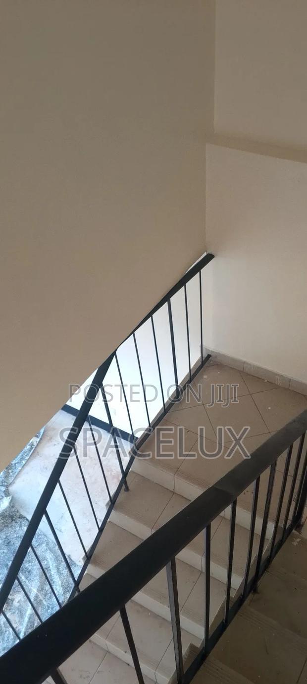 Good Office Tucked in Rush Greenary