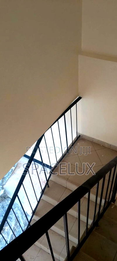 Good Office Tucked in Rush Greenary - Image 3