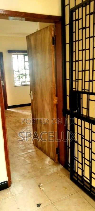 Good Office Tucked in Rush Greenary - Image 2