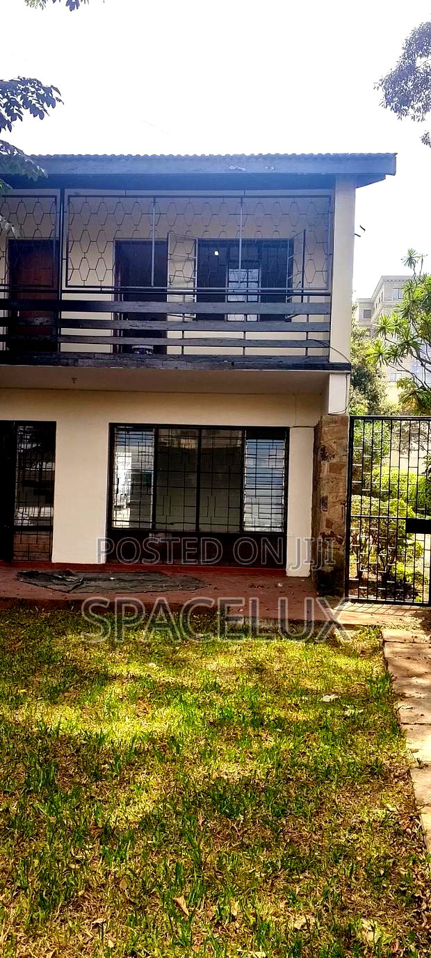 Good Office Tucked in Rush Greenary