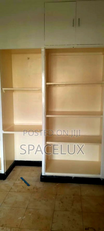 Good Office Tucked in Rush Greenary - Image 6