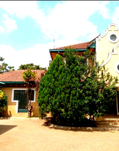 5BR All-Ensuite Townhouse on Half-Acre with Clubhouse & Pool - Runda