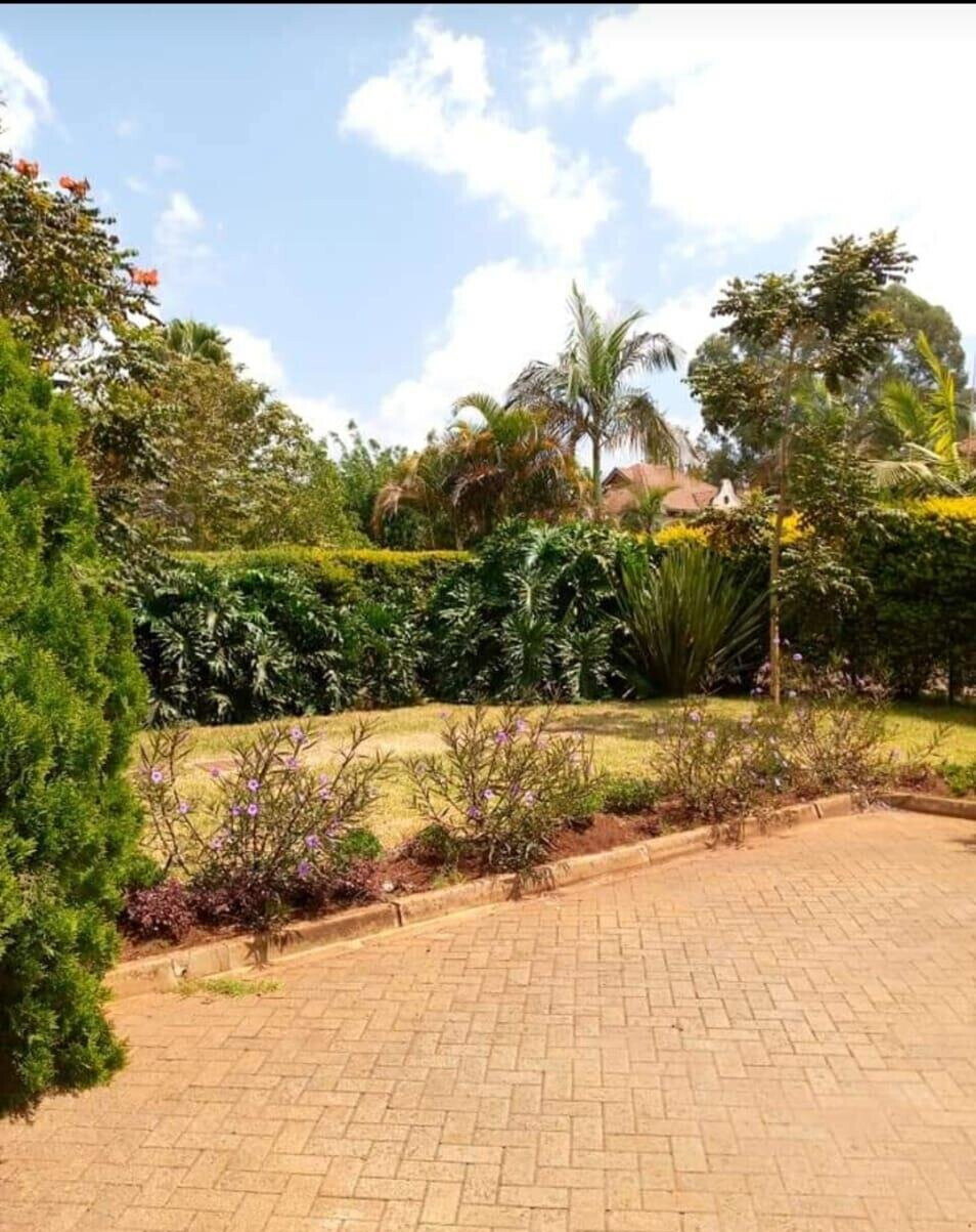 5BR All-Ensuite Townhouse on Half-Acre with Clubhouse & Pool - Runda