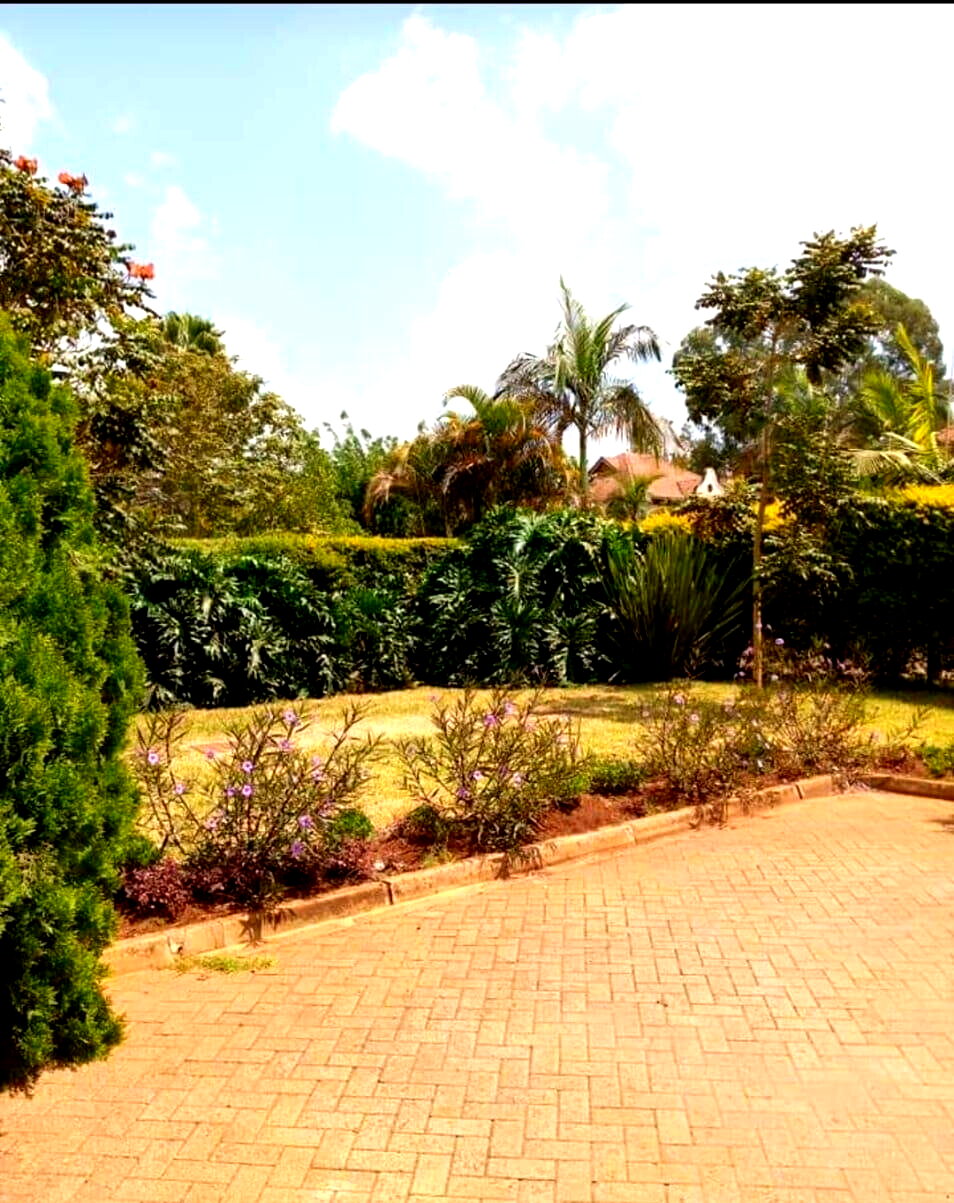 5BR All-Ensuite Townhouse on Half-Acre with Clubhouse & Pool - Runda