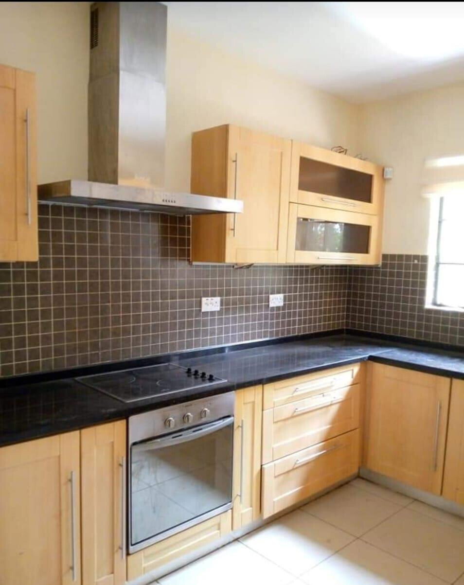 5BR All-Ensuite Townhouse on Half-Acre with Clubhouse & Pool - Runda
