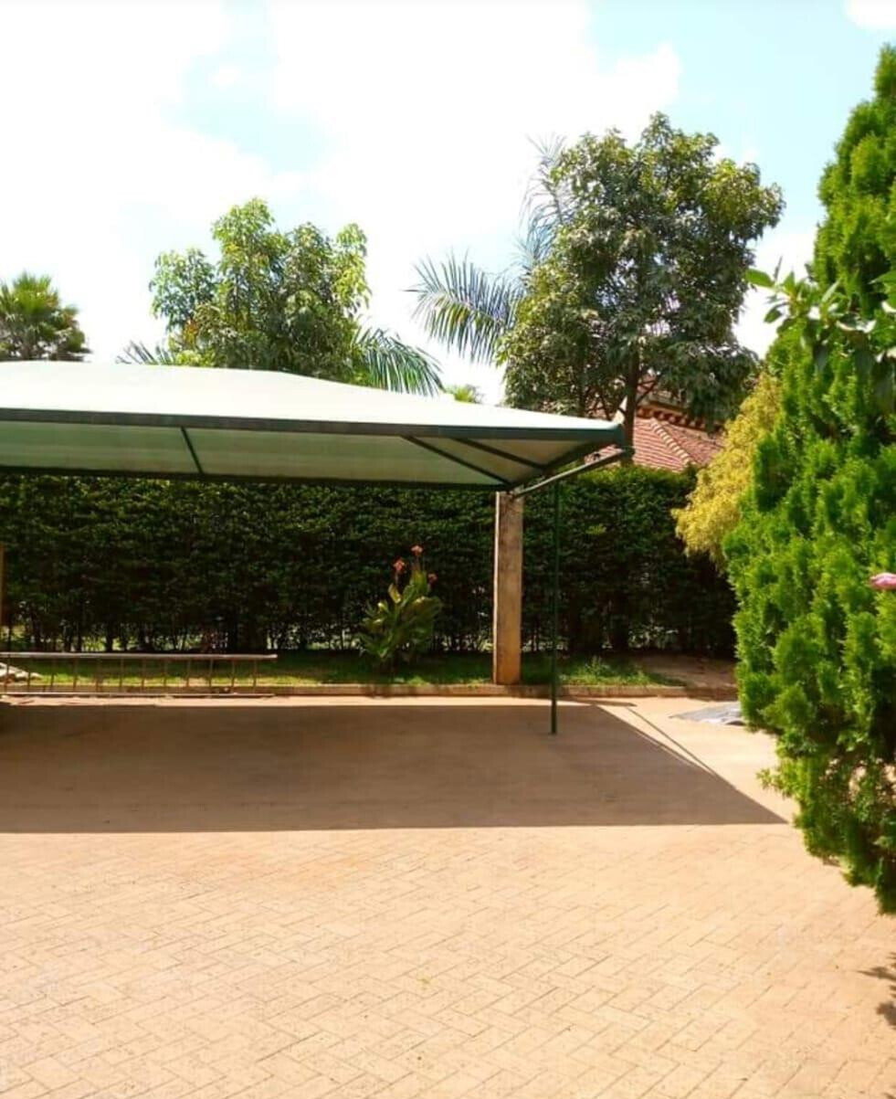 5BR All-Ensuite Townhouse on Half-Acre with Clubhouse & Pool - Runda