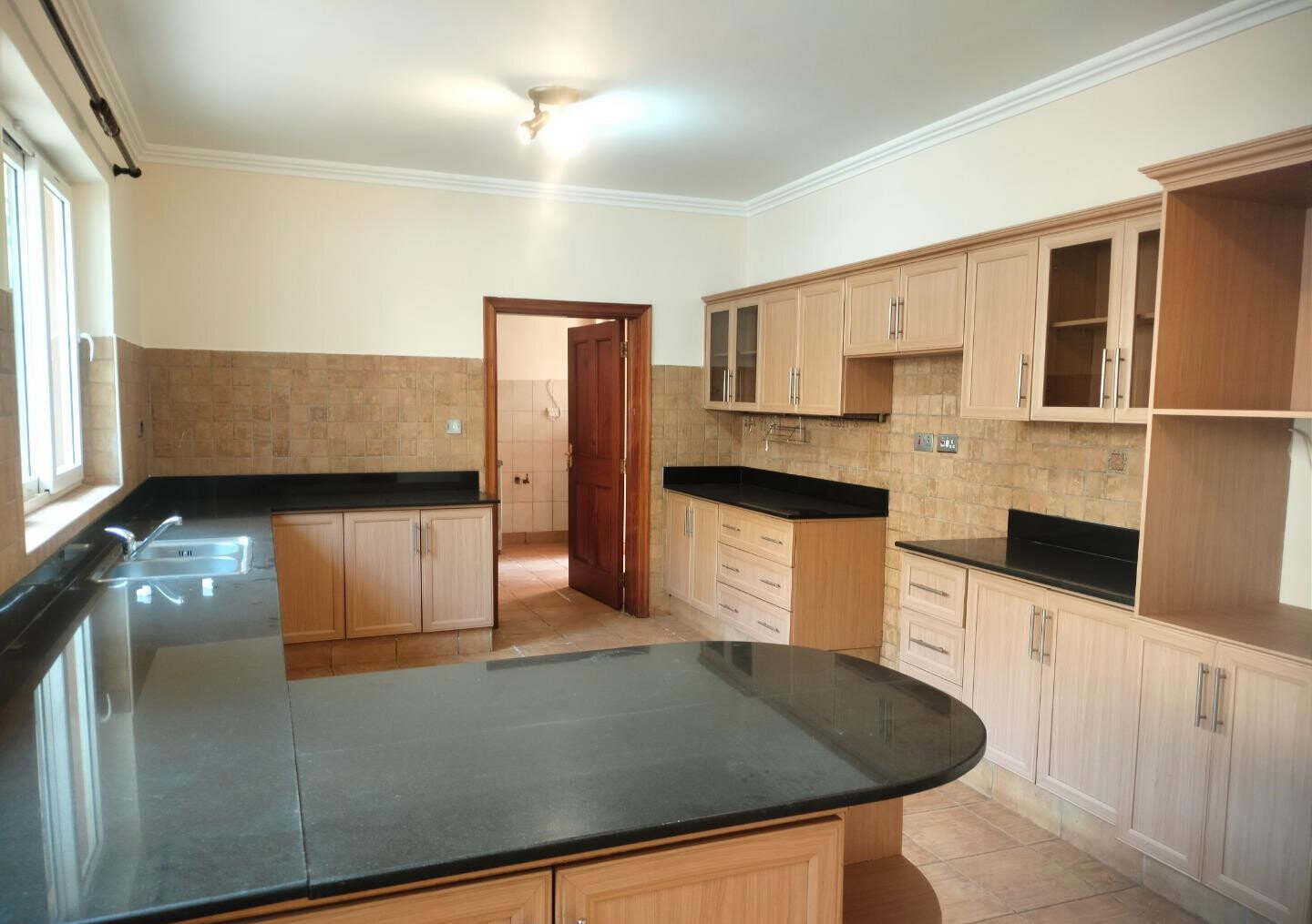 4BR All-Ensuite Townhouse with DSQ & Quiet Compound - Spring Valley