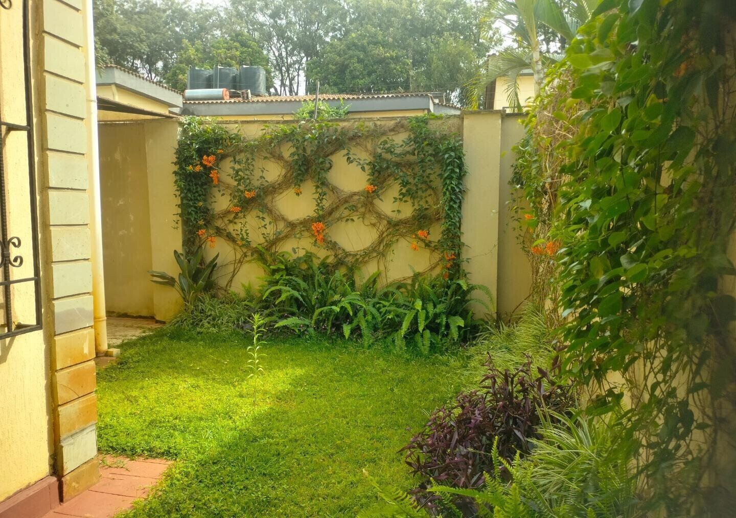4BR All-Ensuite Townhouse with DSQ & Quiet Compound - Spring Valley
