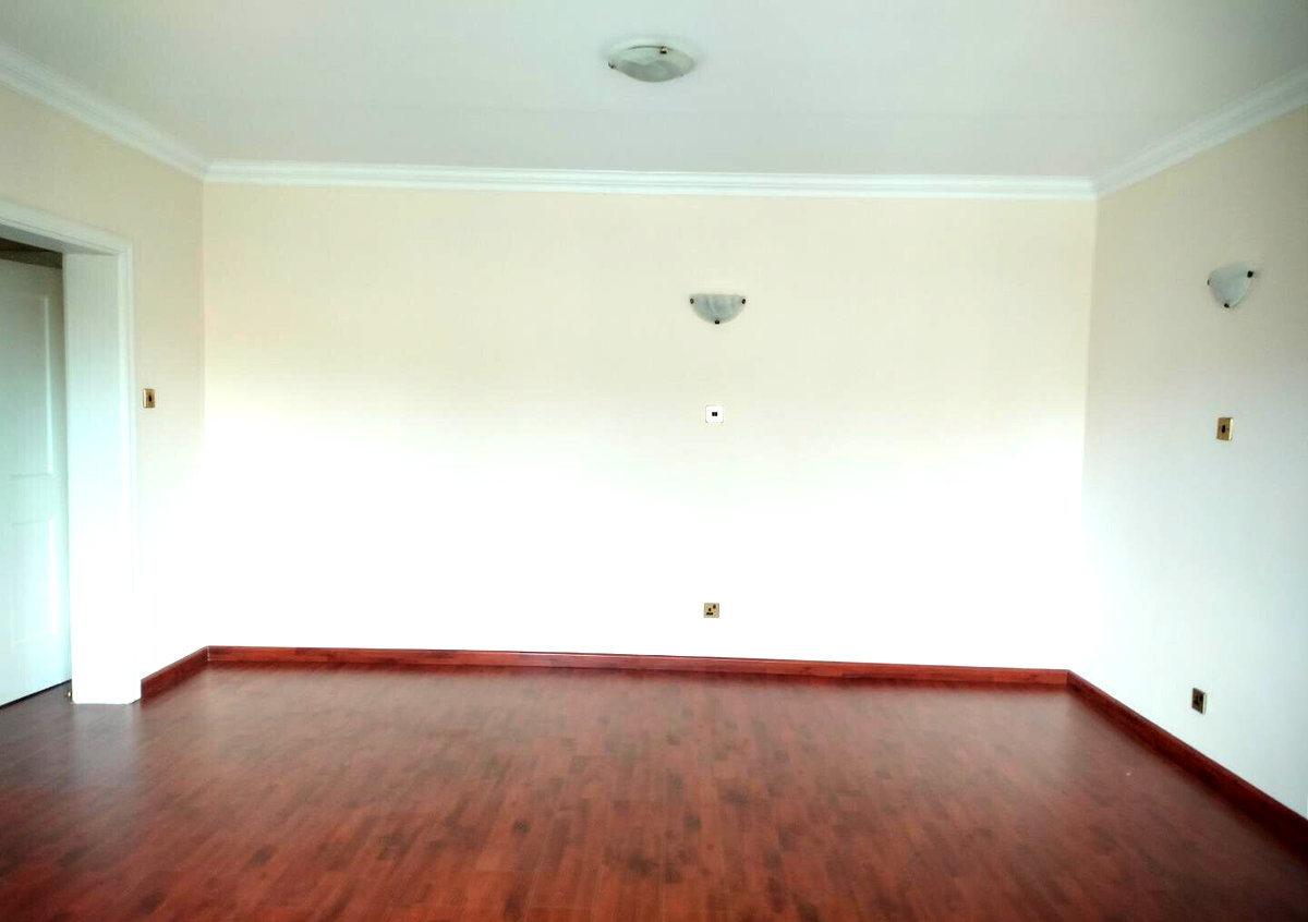 4BR All-Ensuite Townhouse with DSQ & Quiet Compound - Spring Valley