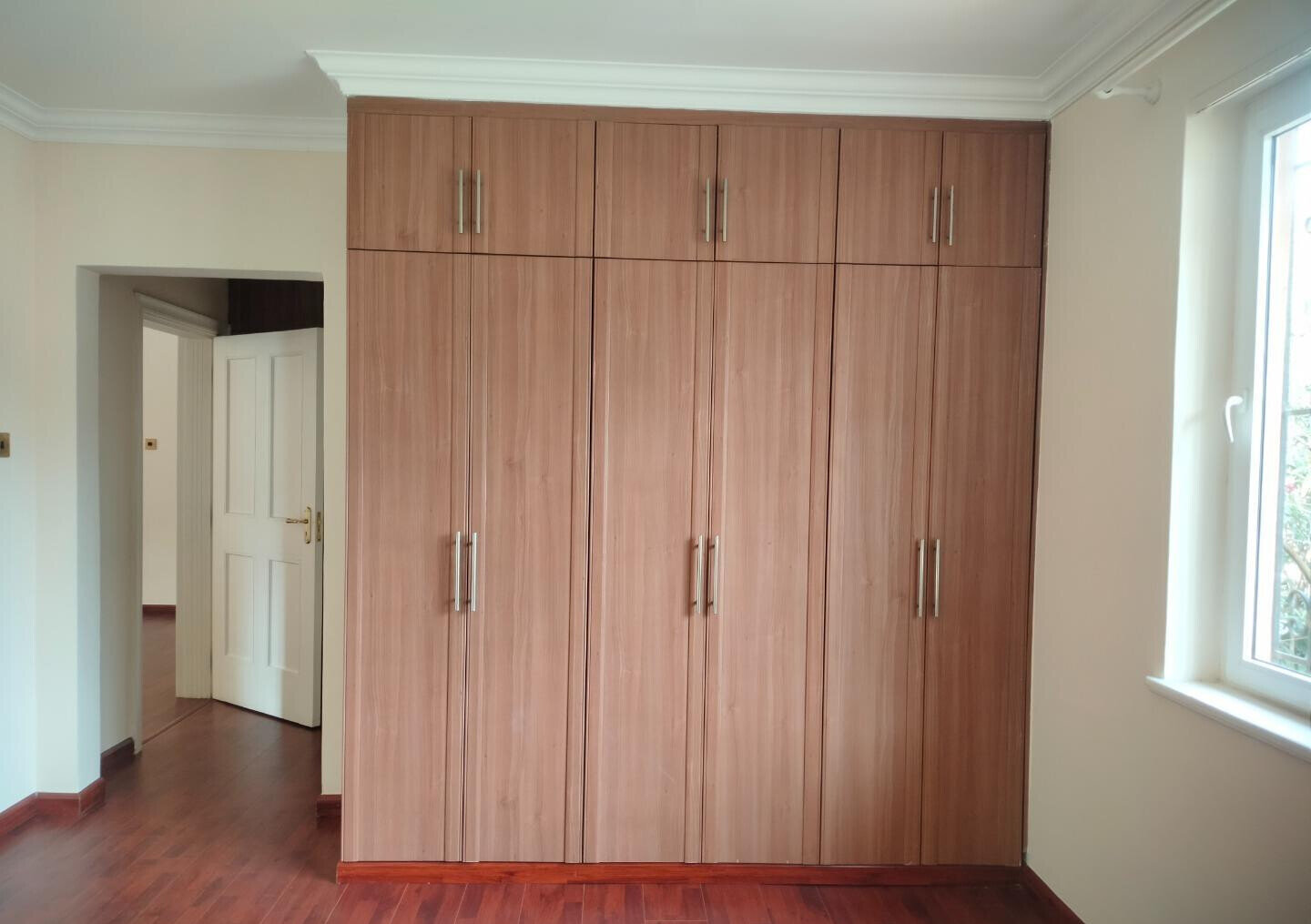 4BR All-Ensuite Townhouse with DSQ & Quiet Compound - Spring Valley