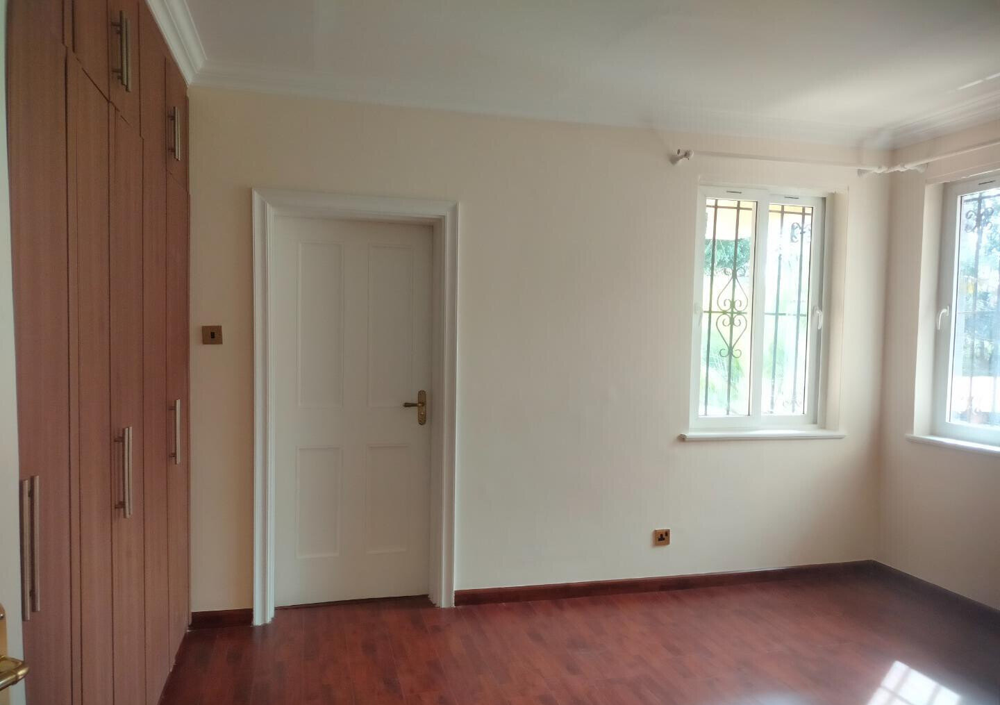 4BR All-Ensuite Townhouse with DSQ & Quiet Compound - Spring Valley