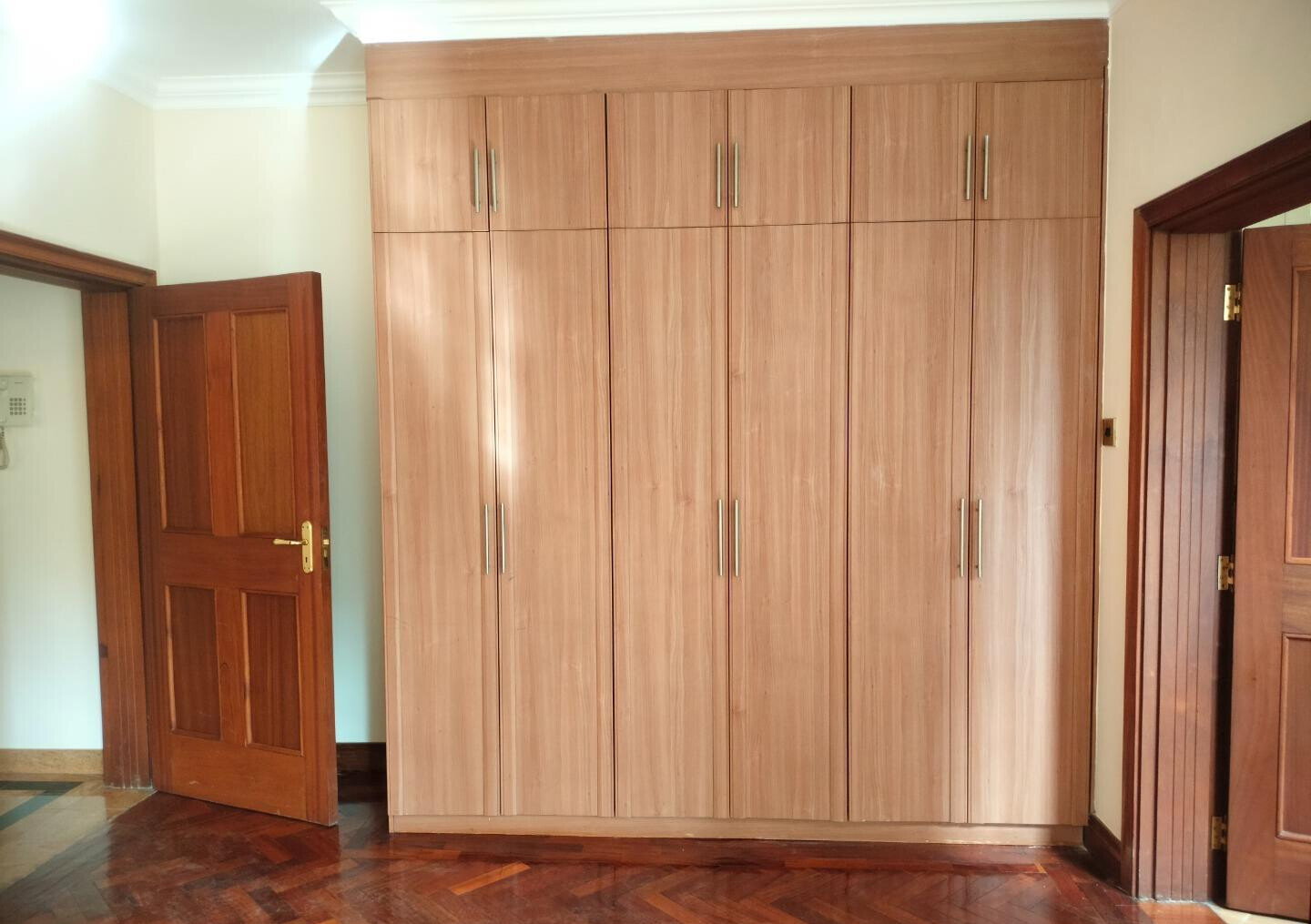 4BR All-Ensuite Townhouse with DSQ & Quiet Compound - Spring Valley